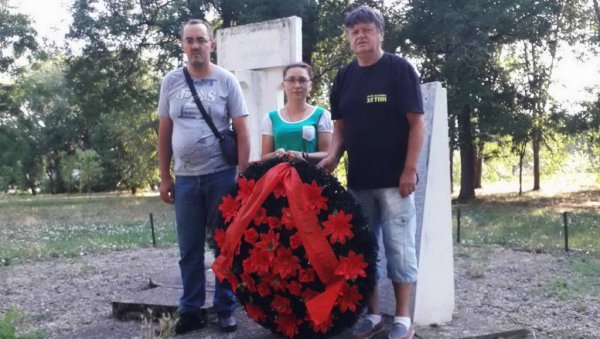 ДАН УСТАНКА У ХЕТИНУ И БАНАТСКОМ ВИШЊИЋЕВУ: Положени венци на спомен обележјима палим борцима (ФОТО) ДАН УСТАНКА У ХЕТИНУ И БАНАТСКОМ ВИШЊИЋЕВУ: Положени венци на спомен обележјима палим борцима (ФОТО)