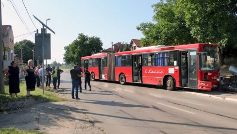 UHAPŠEN VOZAČ KOJI JE IZAZVAO SAOBRAĆAJNU NESREĆU U SMEDEREVU: Autobus prešao u suprotnu traku i naleteo na automobil, stradale tri osobe UHAPŠEN VOZAČ KOJI JE IZAZVAO SAOBRAĆAJNU NESREĆU U SMEDEREVU: Autobus prešao u suprotnu traku i naleteo na automobil, stradale tri osobe
