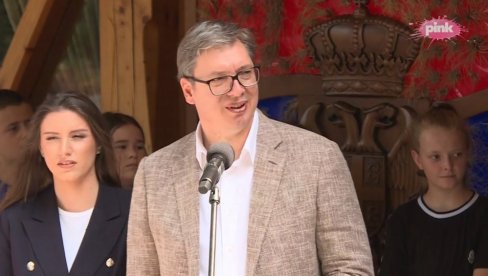 VUČIĆ SA SRPSKOM DECOM IZ BiH I HRVATSKE: Čuvajte ćirilicu, Srbija će vam uvek pomoći (VIDEO) VUČIĆ SA SRPSKOM DECOM IZ BiH I HRVATSKE: Čuvajte ćirilicu, Srbija će vam uvek pomoći (VIDEO)
