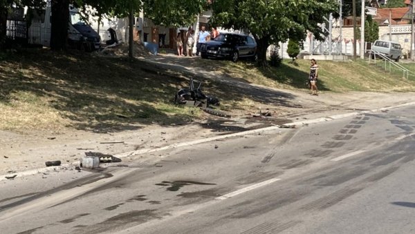 ПРВЕ СЛИКЕ САОБРАЋАЈНЕ НЕСРЕЋЕ У СМЕДЕРЕВУ: Аутомобил потпуно уништен у удесу - Живот изгубиле три особе (ФОТО) ПРВЕ СЛИКЕ САОБРАЋАЈНЕ НЕСРЕЋЕ У СМЕДЕРЕВУ: Аутомобил потпуно уништен у удесу - Живот изгубиле три особе (ФОТО)