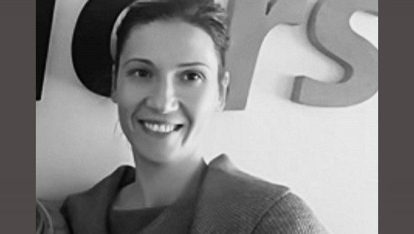 ПРЕМИНУЛА НОВИНАРКА ЗОРКА ЈОВОВИЋ (41): Изгубила борбу са тешком болешћу ПРЕМИНУЛА НОВИНАРКА ЗОРКА ЈОВОВИЋ (41): Изгубила борбу са тешком болешћу