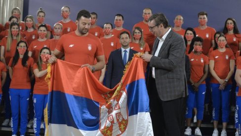 VI STE PONOS SRBIJE, SVIM SRCEM SMO UZ VAS: Vučić predao zastavu olimpijcima, imao posebnu poruku za džudistkinje (FOTO/VIDEO) VI STE PONOS SRBIJE, SVIM SRCEM SMO UZ VAS: Vučić predao zastavu olimpijcima, imao posebnu poruku za džudistkinje (FOTO/VIDEO)
