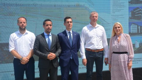 У СЕПТЕМБРУ ПОЧИЊУ РАДОВИ НА ПРОШИРЕЊУ КАПАЦИТЕТА: Министар Томислав Момировић посетио Луку Прахово (ФОТО) У СЕПТЕМБРУ ПОЧИЊУ РАДОВИ НА ПРОШИРЕЊУ КАПАЦИТЕТА: Министар Томислав Момировић посетио Луку Прахово (ФОТО)
