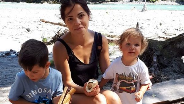 ОТАЦ ОДБИО ДА ВРАТИ ДЕЦУ: Када су га ухапсили није хтео да каже где су, сумња се да су малишани са његовим рођацима (ФОТО) ОТАЦ ОДБИО ДА ВРАТИ ДЕЦУ: Када су га ухапсили није хтео да каже где су, сумња се да су малишани са његовим рођацима (ФОТО)