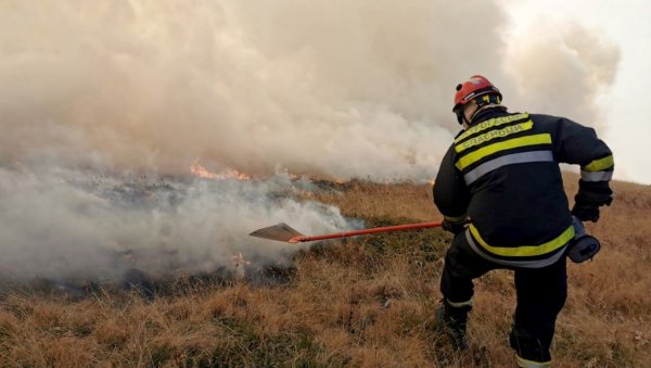 ТРАГЕДИЈА КОД ТРСТЕНИКА: Љубодраг настрадао у пожару на њиви - претпоставља се да се угушио од дима ТРАГЕДИЈА КОД ТРСТЕНИКА: Љубодраг настрадао у пожару на њиви - претпоставља се да се угушио од дима