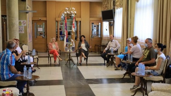 ПРИЈЕМ ЗА НАЈБОЉЕ: Челници града Крагујевца срели се са члановима КУД „Јаков Петровић Бједов“ ПРИЈЕМ ЗА НАЈБОЉЕ: Челници града Крагујевца срели се са члановима КУД „Јаков Петровић Бједов“