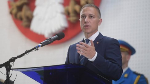 ПРЕЛОМНА ТАЧКА ОДЛАЗАК СТЕФАНОВИЋА У САД ЗБОГ ПРЕДМЕТА ГВАНТАНАМО: Радовановић открио све о Јовањици и прислушкивању Вучића ПРЕЛОМНА ТАЧКА ОДЛАЗАК СТЕФАНОВИЋА У САД ЗБОГ ПРЕДМЕТА ГВАНТАНАМО: Радовановић открио све о Јовањици и прислушкивању Вучића