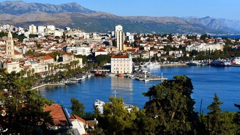 HRVATI UHAPSILI SRBINA TOKOM SUĐENJA: Uplašili se da će biti oslobođen, pa ga osumnjičili za drugi zločin HRVATI UHAPSILI SRBINA TOKOM SUĐENJA: Uplašili se da će biti oslobođen, pa ga osumnjičili za drugi zločin