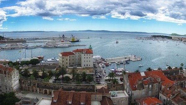 ДУЖЕ ВРЕМЕ НИЈЕ БИЛО ДОБРО: Комшије осумњиченог за убиство жене у Сплиту - Избегавали га и другови ДУЖЕ ВРЕМЕ НИЈЕ БИЛО ДОБРО: Комшије осумњиченог за убиство жене у Сплиту - Избегавали га и другови