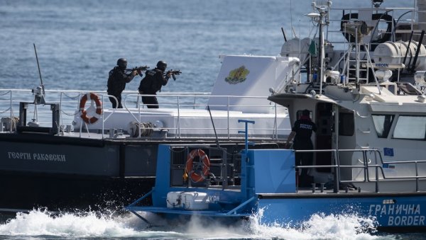 ПОВЕТАРАЦ БИО НАДОМАК РУСИЈЕ: Завршавају се велики војни маневри у Црном мору, где велесиле показују своју војну моћ ПОВЕТАРАЦ БИО НАДОМАК РУСИЈЕ: Завршавају се велики војни маневри у Црном мору, где велесиле показују своју војну моћ