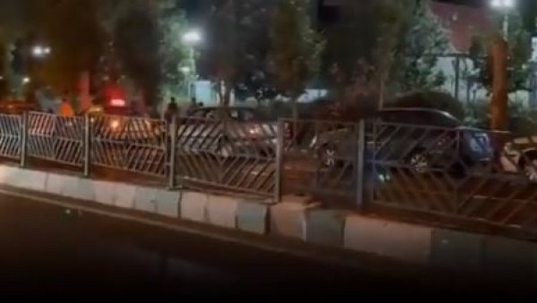 ПРОТЕСТИ АРАПСКЕ МАЊИНЕ У ИРАНУ: Полиција пуцала у ваздух, објављени снимци нереда (ВИДЕО) ПРОТЕСТИ АРАПСКЕ МАЊИНЕ У ИРАНУ: Полиција пуцала у ваздух, објављени снимци нереда (ВИДЕО)