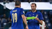 ITALIJANI SE UZDAJU U PREKALJENE ŠTOPERE Snaga azura u veteranima Kjeliniju i Bonučiju ITALIJANI SE UZDAJU U PREKALJENE ŠTOPERE Snaga azura u veteranima Kjeliniju i Bonučiju