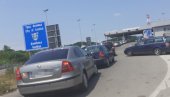 GUŽVE NA GRANICI SA BiH: Kolone vozila na Trbušnici, zadržavanja oko pola sata GUŽVE NA GRANICI SA BiH: Kolone vozila na Trbušnici, zadržavanja oko pola sata