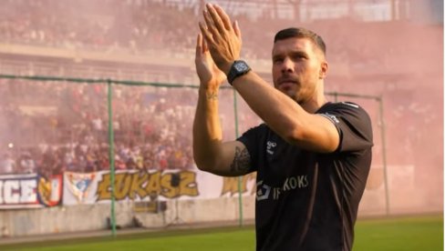 LUDNICA U ZABŽEU: Spektakularno predstavljanje Podolskog u klubu za koji navija (VIDEO) LUDNICA U ZABŽEU: Spektakularno predstavljanje Podolskog u klubu za koji navija (VIDEO)