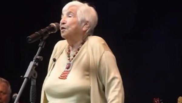 ПРЕМИНУЛА ЕСТЕР БЕЖЕРАНО КОЈА ЈЕ ПРЕЖИВЕЛА АУШВИЦ: Знаш - сада иду у гасне коморе, а мораш тамо да стојиш и свираш ПРЕМИНУЛА ЕСТЕР БЕЖЕРАНО КОЈА ЈЕ ПРЕЖИВЕЛА АУШВИЦ: Знаш - сада иду у гасне коморе, а мораш тамо да стојиш и свираш