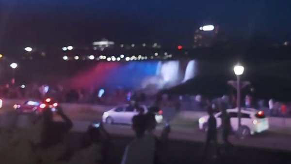 НИЈАГАРИНИ ВОДОПАДИ У БОЈАМА СРПСКЕ ЗАСТАВЕ: Обележен рођендан Николе Тесле (ВИДЕО) НИЈАГАРИНИ ВОДОПАДИ У БОЈАМА СРПСКЕ ЗАСТАВЕ: Обележен рођендан Николе Тесле (ВИДЕО)