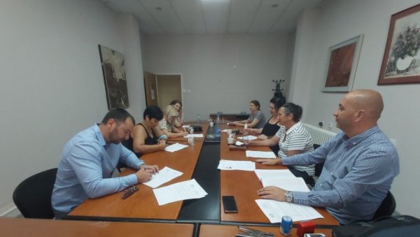 ПОСАО ЗА ПЕТ ГЕРОНТОДОМАЋИЦА: У Кладову почела помоћ у кући старијима и особама са инвалидитетом ПОСАО ЗА ПЕТ ГЕРОНТОДОМАЋИЦА: У Кладову почела помоћ у кући старијима и особама са инвалидитетом