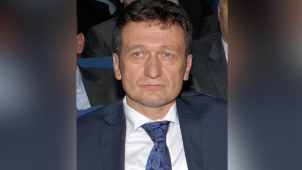 НЕ ВЛАДА, ВЕЋ РОДУ СЛУЖИ: Награда Капетан Миша Анастасијевић угљевичком начелнику Василију Перићу НЕ ВЛАДА, ВЕЋ РОДУ СЛУЖИ: Награда Капетан Миша Анастасијевић угљевичком начелнику Василију Перићу