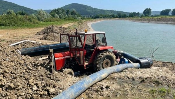 ДУБИНСКИ ЧИСТЕ ТРИ ЈЕЗЕРА ЗА ВОДОСНАБДЕВАЊЕ: Капитална инвестиција на изворишту „Звездан“ у Трстенику (ФОТО) ДУБИНСКИ ЧИСТЕ ТРИ ЈЕЗЕРА ЗА ВОДОСНАБДЕВАЊЕ: Капитална инвестиција на изворишту „Звездан“ у Трстенику (ФОТО)