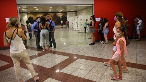 СВЕ БУДУЋЕ МЕРЕ ЋЕ ВАЖИТИ САМО ЗА НЕВАКЦИНИСАНЕ: Грчки министар најавио повластице за имунизоване грађане СВЕ БУДУЋЕ МЕРЕ ЋЕ ВАЖИТИ САМО ЗА НЕВАКЦИНИСАНЕ: Грчки министар најавио повластице за имунизоване грађане