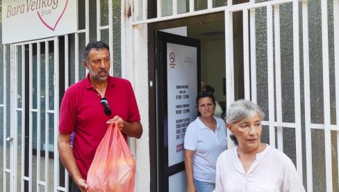 ДА НИКО НЕ БУДЕ ГЛАДАН: Фондација Дивац помагаће народној кухињи у Бару (ФОТО) ДА НИКО НЕ БУДЕ ГЛАДАН: Фондација Дивац помагаће народној кухињи у Бару (ФОТО)