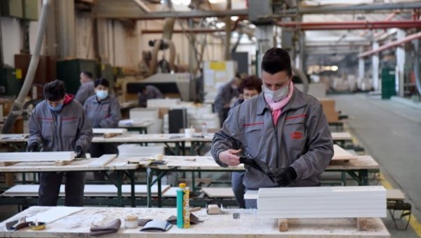 ВИШЕ ОД ПОЛОВИНЕ РАДИ ЗА МАЊЕ ОД 50.000 ДИНАРА: УГС Независност - Достојанствен рад мора да буде добро плаћен ВИШЕ ОД ПОЛОВИНЕ РАДИ ЗА МАЊЕ ОД 50.000 ДИНАРА: УГС Независност - Достојанствен рад мора да буде добро плаћен