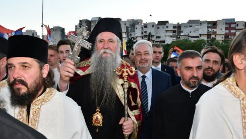 KRIVOKAPIĆ OPET POKUŠAVA DA IZIGRA SPC: Zvanična Podgorica sve dalje od potpisivanja temeljnog ugovora sa Srpskom pravoslavnom crkvom KRIVOKAPIĆ OPET POKUŠAVA DA IZIGRA SPC: Zvanična Podgorica sve dalje od potpisivanja temeljnog ugovora sa Srpskom pravoslavnom crkvom