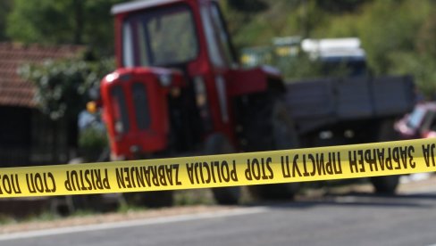 PREGAZIO GA TRAKTOR DOK GA JE PALIO UZ POMOĆ KABLOVA: Lekari se bore za život 55-godišnjeg Prnjavorčanina PREGAZIO GA TRAKTOR DOK GA JE PALIO UZ POMOĆ KABLOVA: Lekari se bore za život 55-godišnjeg Prnjavorčanina