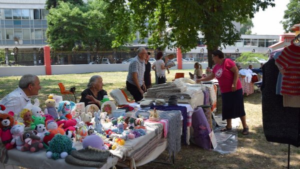 РУКОТВОРИНЕ ИЗ ЦЕЛЕ СРБИЈЕ: У Јагодини одржан трациционални етно сајам РУКОТВОРИНЕ ИЗ ЦЕЛЕ СРБИЈЕ: У Јагодини одржан трациционални етно сајам