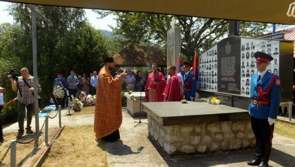 ЗЛОЧИН НАСЕРА ОРИЋА ЈОШ БЕЗ КАЗНЕ: Обележене 32 годионе од убиства 69 српских цивила и војника у сребреничком селу Залазје ЗЛОЧИН НАСЕРА ОРИЋА ЈОШ БЕЗ КАЗНЕ: Обележене 32 годионе од убиства 69 српских цивила и војника у сребреничком селу Залазје
