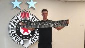 PRODUŽETAK DINASTIJE: Sin Branka Brnovića potpisao profesionalni ugovor sa Partizanom PRODUŽETAK DINASTIJE: Sin Branka Brnovića potpisao profesionalni ugovor sa Partizanom