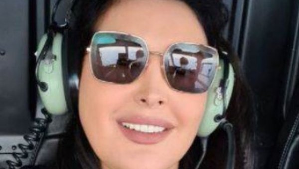 ДРАГАНА МИРКОВИЋ ЛЕТУЈЕ У СЕН ТРОПЕУ: Хеликоптером стигла на луксузну дестинацију, а ево ко јој прави друштво (ФОТО) ДРАГАНА МИРКОВИЋ ЛЕТУЈЕ У СЕН ТРОПЕУ: Хеликоптером стигла на луксузну дестинацију, а ево ко јој прави друштво (ФОТО)