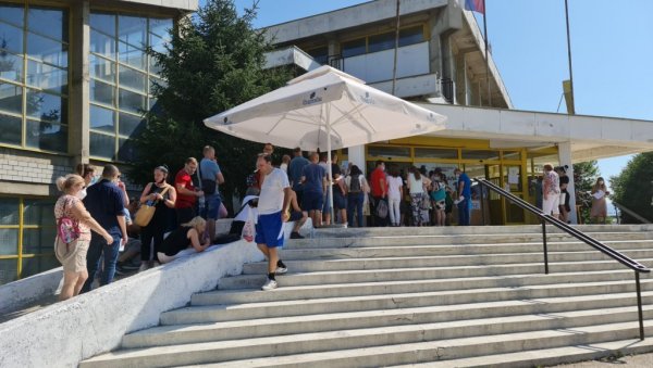 СМАЊУЈЕ СЕ ИНТЕРЕСОВАЊЕ ВРАЊАНАЦА ЗА ИМУНИЗАЦИЈОМ: Становници Северне Македоније и даље долазе у великом броју СМАЊУЈЕ СЕ ИНТЕРЕСОВАЊЕ ВРАЊАНАЦА ЗА ИМУНИЗАЦИЈОМ: Становници Северне Македоније и даље долазе у великом броју