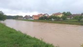 VANREDNO U SELIMA PETROVCA NA MLAVI: Bujice oštetile kolovoz, sve ekipe na terenu VANREDNO U SELIMA PETROVCA NA MLAVI: Bujice oštetile kolovoz, sve ekipe na terenu