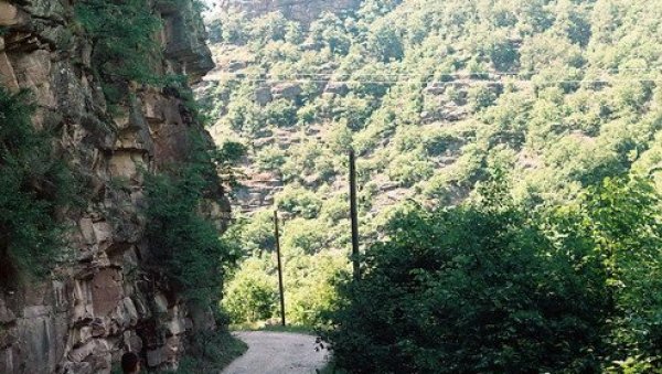 ДРЖАВА ПОМАЖЕ САНАЦИЈУ КЛИЗИШТА У ПИРОТСКОМ КРАЈУ: Обнова у селу Топли до кошта 24,4 милиона динара ДРЖАВА ПОМАЖЕ САНАЦИЈУ КЛИЗИШТА У ПИРОТСКОМ КРАЈУ: Обнова у селу Топли до кошта 24,4 милиона динара