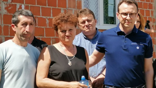 ДРАГИЦА СИМБОЛ СРПСКОГ СТРАДАЊА НА КОСОВУ И МЕТОХИЈИ: Директор Канцеларије за КиМ посетио прву повратницу у Ђаковици ДРАГИЦА СИМБОЛ СРПСКОГ СТРАДАЊА НА КОСОВУ И МЕТОХИЈИ: Директор Канцеларије за КиМ посетио прву повратницу у Ђаковици