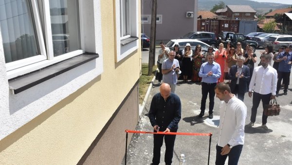 УЛАГАЊЕ У КУЛТУРНУ БАШТИНУ: У грачаничком Дому културе свечано отворене нове просторије приштинског Народног позоришта УЛАГАЊЕ У КУЛТУРНУ БАШТИНУ: У грачаничком Дому културе свечано отворене нове просторије приштинског Народног позоришта