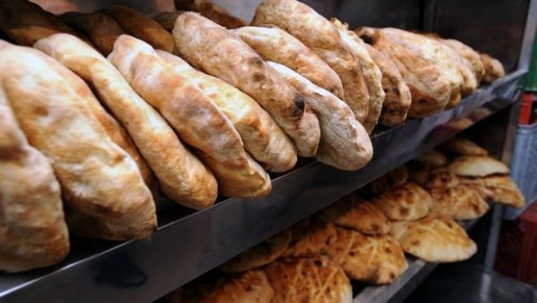 И ВЕКНА УДАРА ПО ЏЕПУ: Расту цене намирница - поскупели уље, гориво, у најави и хлеб И ВЕКНА УДАРА ПО ЏЕПУ: Расту цене намирница - поскупели уље, гориво, у најави и хлеб