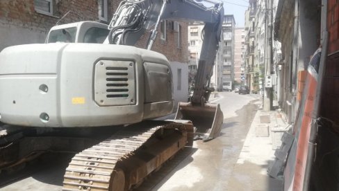 МАШИНЕ У БАЊСКОЈ, КРИВАЦ ЈОШ НЕПОЗНАТ: Завод за вештачење чека одлуку суда о одговорном за штету на Бањици МАШИНЕ У БАЊСКОЈ, КРИВАЦ ЈОШ НЕПОЗНАТ: Завод за вештачење чека одлуку суда о одговорном за штету на Бањици