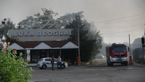 LOKALIZOVAN POŽAR U LUCI BEOGRAD: Vatrogasci se izborili sa vatrenom stihijom (FOTO/VIDEO) LOKALIZOVAN POŽAR U LUCI BEOGRAD: Vatrogasci se izborili sa vatrenom stihijom (FOTO/VIDEO)