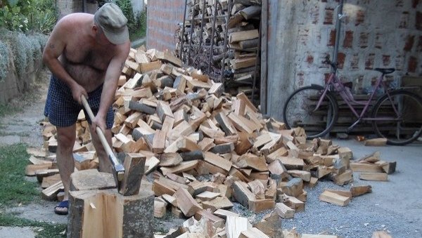 ЦЕНА ОГРЕВА КАО ПРОШЛЕ ГОДИНЕ: Пироћанци се спремају за зиму ЦЕНА ОГРЕВА КАО ПРОШЛЕ ГОДИНЕ: Пироћанци се спремају за зиму
