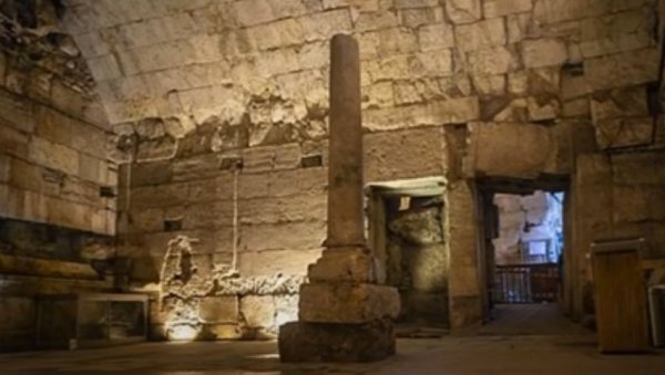 НЕВЕРОВАТНО ОТКРИЋЕ У ИЗРАЕЛУ: Старо је 2.700 година и само су богати могли да га имају (ВИДЕО) НЕВЕРОВАТНО ОТКРИЋЕ У ИЗРАЕЛУ: Старо је 2.700 година и само су богати могли да га имају (ВИДЕО)