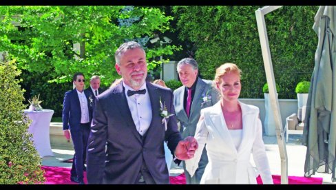 BRAK SA SEKRETARICOM ZALJULJAO CEO ŽIVOT: Branimir Popović i Frano Lasić, dva markantna lika u srpskoj sapunici Dinastija BRAK SA SEKRETARICOM ZALJULJAO CEO ŽIVOT: Branimir Popović i Frano Lasić, dva markantna lika u srpskoj sapunici Dinastija