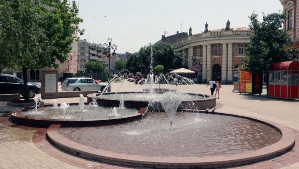 ВАЗДУХ НЕПРИЈАТНОГ МИРИСА ДАНИМА УЗНЕМИРАВА ГРАЂАНЕ СМЕДЕРЕВА: Инспкеција тврди да је реч о испарењима услед ђубрења ораница ВАЗДУХ НЕПРИЈАТНОГ МИРИСА ДАНИМА УЗНЕМИРАВА ГРАЂАНЕ СМЕДЕРЕВА: Инспкеција тврди да је реч о испарењима услед ђубрења ораница