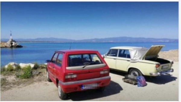 ЈЕДВА СЕ ДОВУКЛИ ДО ГРЧКЕ: Фотографија југа и тристаћа из Србије изазвала хаос на мрежама (ФОТО) ЈЕДВА СЕ ДОВУКЛИ ДО ГРЧКЕ: Фотографија југа и тристаћа из Србије изазвала хаос на мрежама (ФОТО)