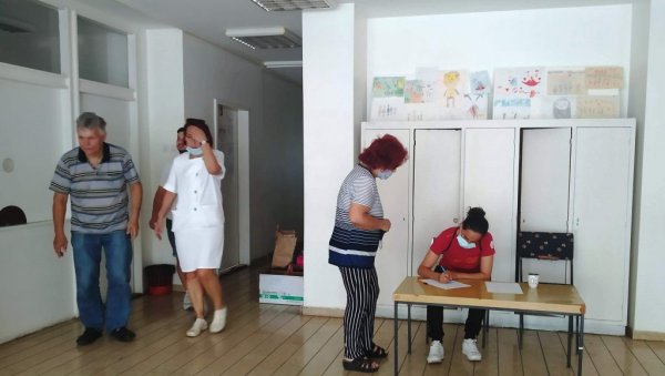 СЛОБОДНА ВАКЦИНАЦИЈА У ПАРАЋИНУ: Имунизација без позива и даље је могућа цепивима „фајзер“ и „синофарм“ СЛОБОДНА ВАКЦИНАЦИЈА У ПАРАЋИНУ: Имунизација без позива и даље је могућа цепивима „фајзер“ и „синофарм“
