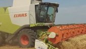 MINISTAR PROBAO KOMBAJN: Branislav Nedimović na terenu proveravao kako napreduje žetva MINISTAR PROBAO KOMBAJN: Branislav Nedimović na terenu proveravao kako napreduje žetva