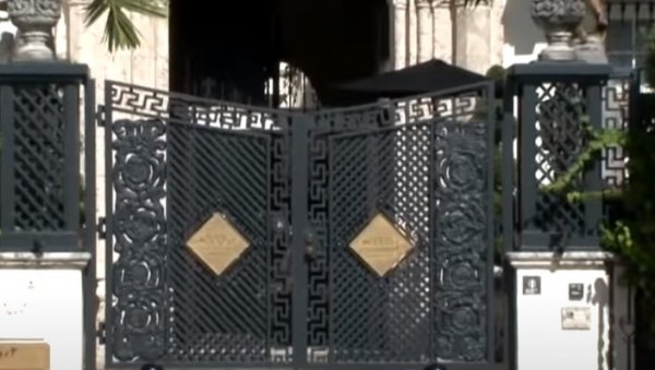 УКЛЕТА ВИЛА: У просторијама у којима је некада живео Ђани Версаће пронађена два беживотна мушка тела УКЛЕТА ВИЛА: У просторијама у којима је некада живео Ђани Версаће пронађена два беживотна мушка тела