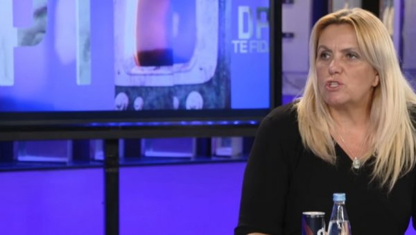 СРАМНЕ ОПТУЖБЕ ХАРАДИНАЈЕВЕ ПОСЛАНИЦЕ: За масовно тровање у Дечанима криви Србе! СРАМНЕ ОПТУЖБЕ ХАРАДИНАЈЕВЕ ПОСЛАНИЦЕ: За масовно тровање у Дечанима криви Србе!