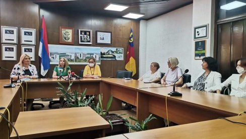 ПРИЈЕМ ЗА УЧЕСНИКЕ ЛИКОВНЕ КОЛОНИЈЕ: Топлу добродошлицу припремила заменица градоначелника Зорица Јовић ПРИЈЕМ ЗА УЧЕСНИКЕ ЛИКОВНЕ КОЛОНИЈЕ: Топлу добродошлицу припремила заменица градоначелника Зорица Јовић